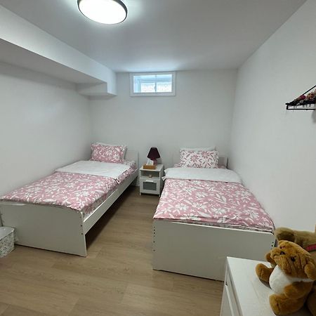Cozy, Brand-New, 2Bdr,Walkout Apt, Free Parking Ричмънд Хил Екстериор снимка