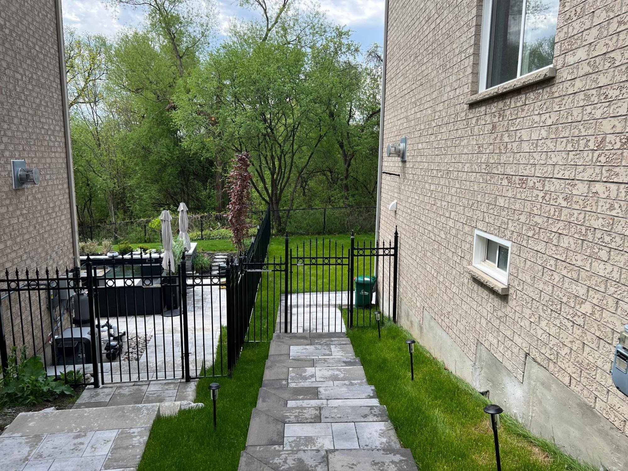 Cozy, Brand-New, 2Bdr,Walkout Apt, Free Parking Ричмънд Хил Екстериор снимка