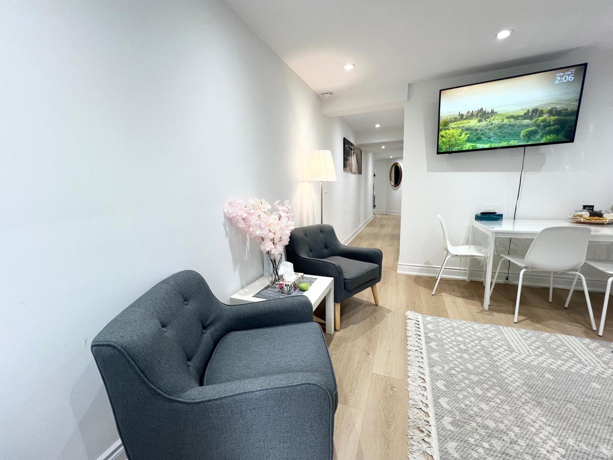 Cozy, Brand-New, 2Bdr,Walkout Apt, Free Parking Ричмънд Хил Екстериор снимка