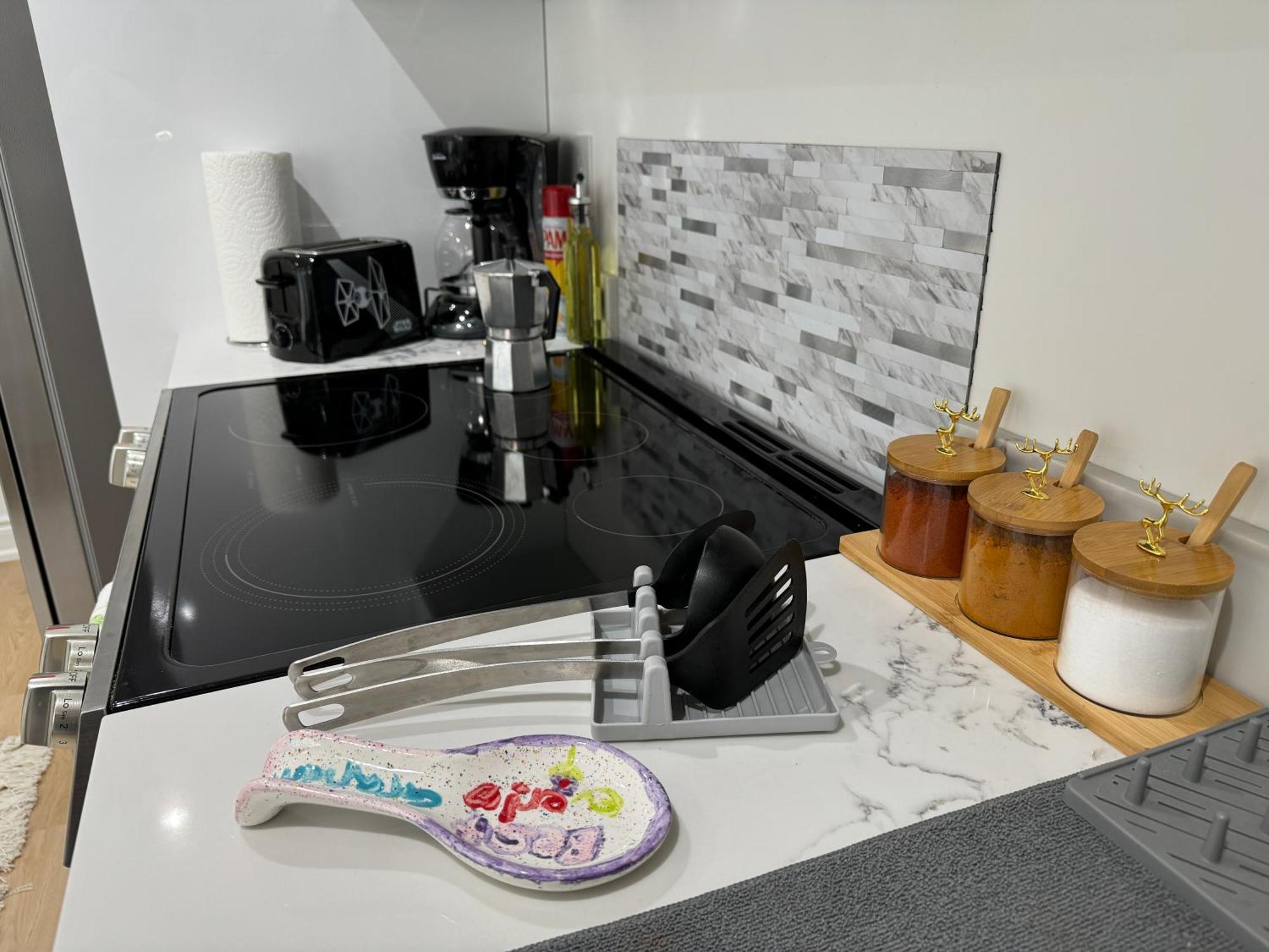 Cozy, Brand-New, 2Bdr,Walkout Apt, Free Parking Ричмънд Хил Екстериор снимка