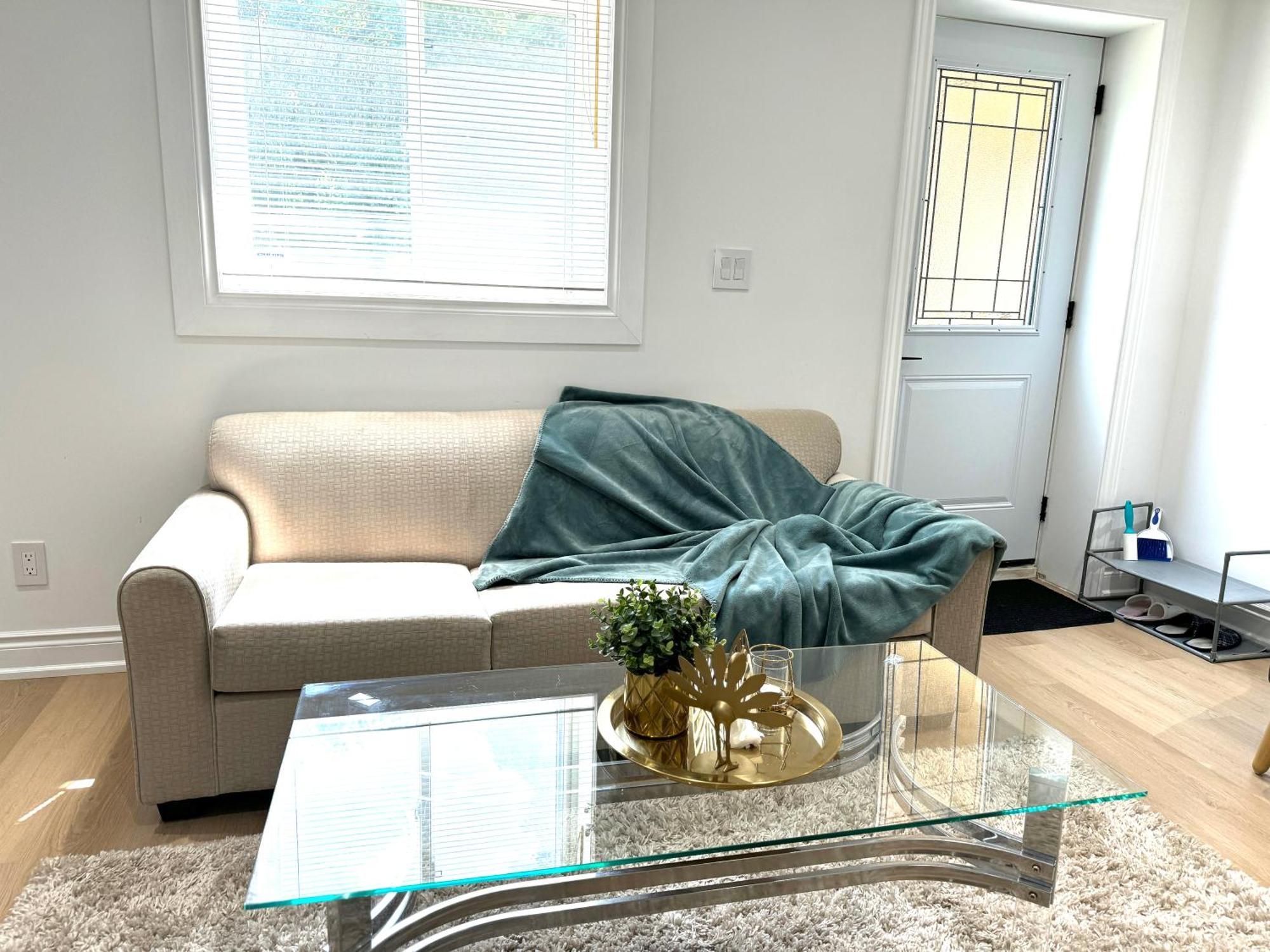 Cozy, Brand-New, 2Bdr,Walkout Apt, Free Parking Ричмънд Хил Екстериор снимка