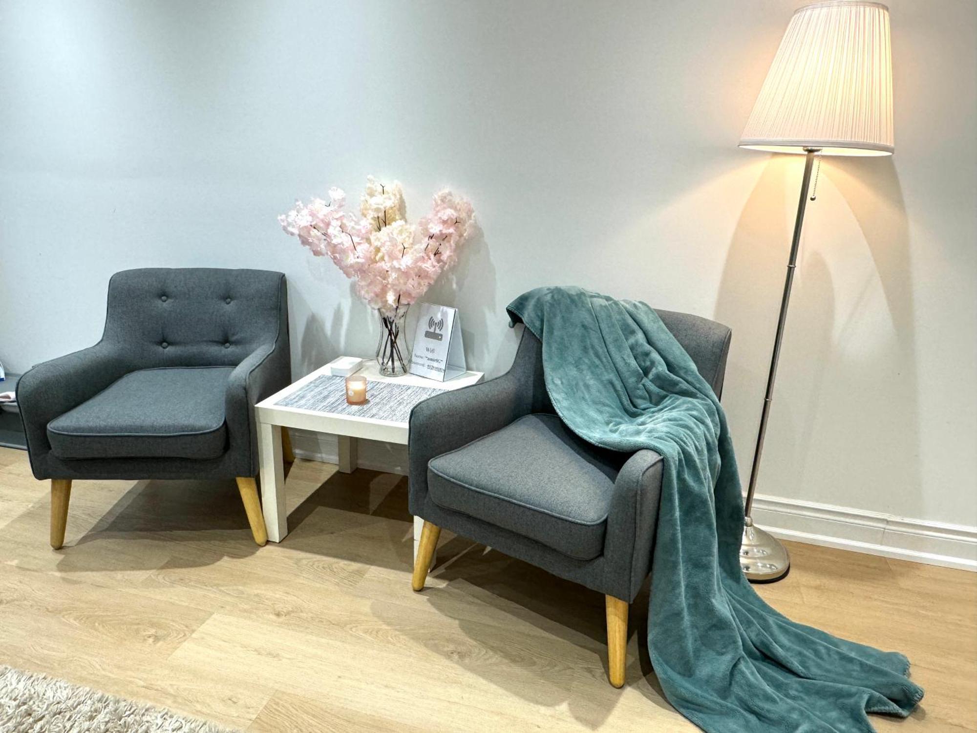 Cozy, Brand-New, 2Bdr,Walkout Apt, Free Parking Ричмънд Хил Екстериор снимка