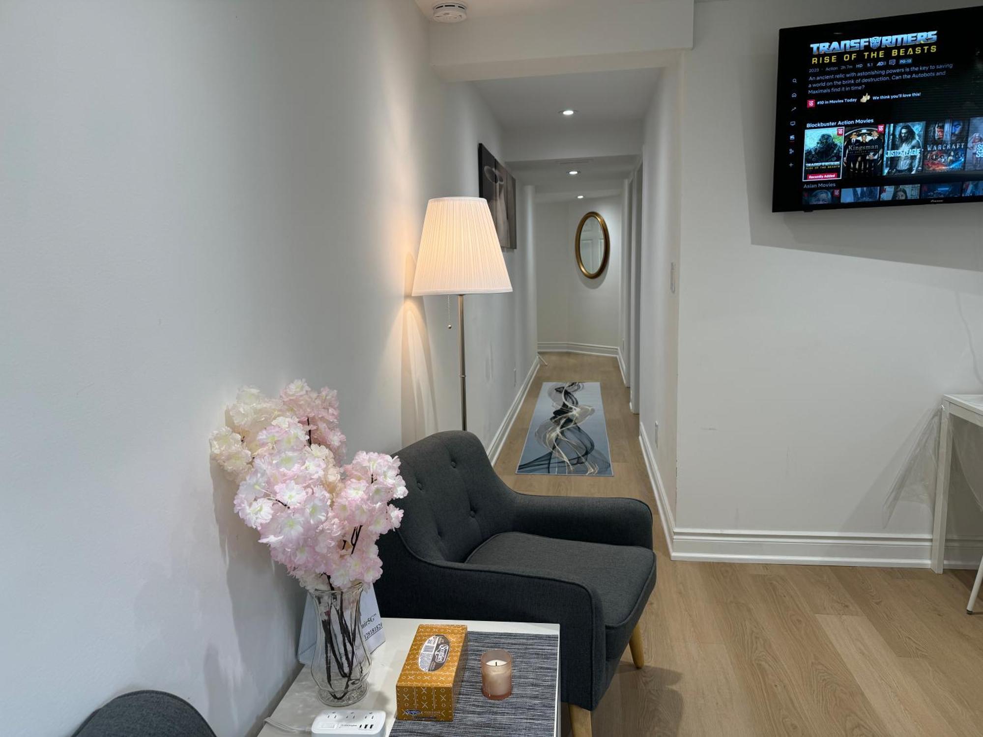 Cozy, Brand-New, 2Bdr,Walkout Apt, Free Parking Ричмънд Хил Екстериор снимка