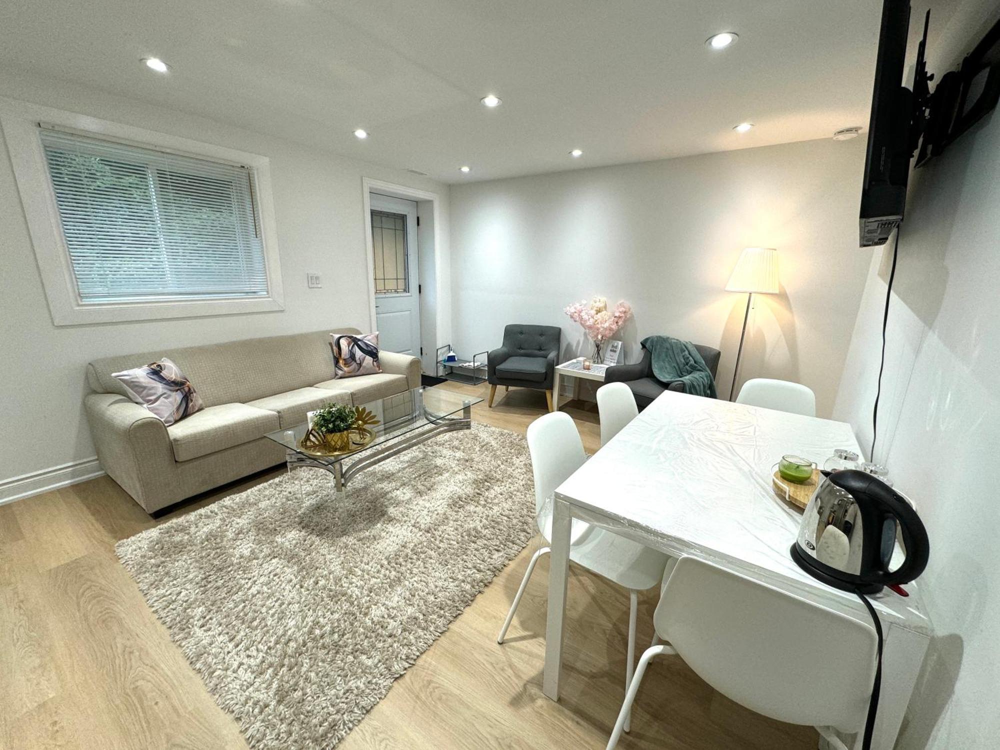 Cozy, Brand-New, 2Bdr,Walkout Apt, Free Parking Ричмънд Хил Екстериор снимка