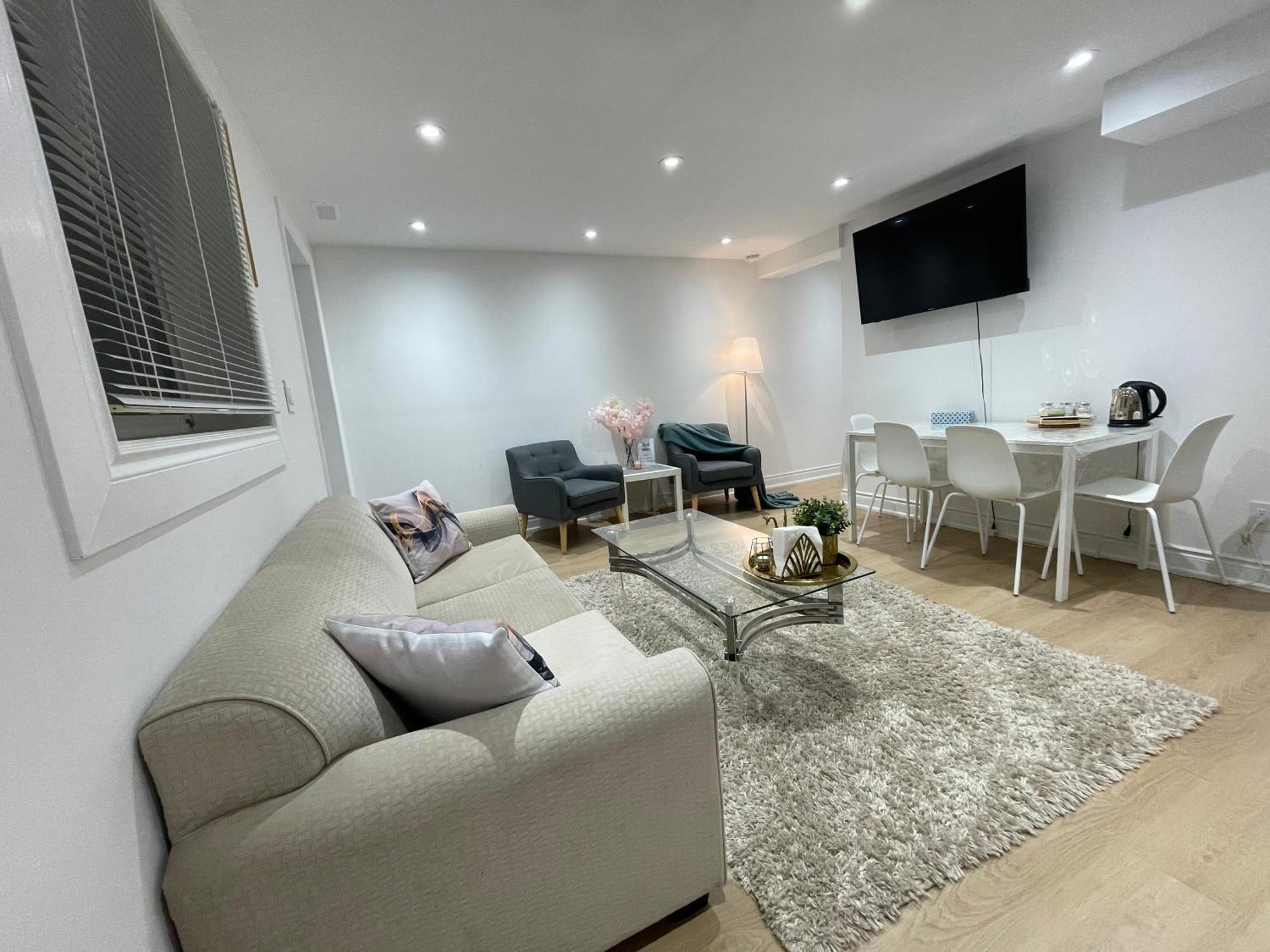 Cozy, Brand-New, 2Bdr,Walkout Apt, Free Parking Ричмънд Хил Екстериор снимка