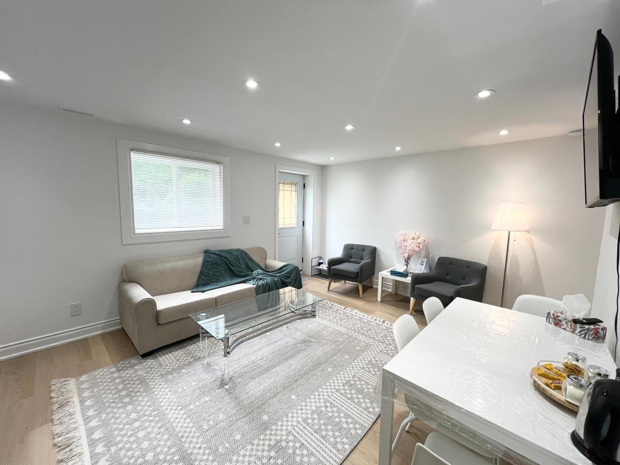 Cozy, Brand-New, 2Bdr,Walkout Apt, Free Parking Ричмънд Хил Екстериор снимка