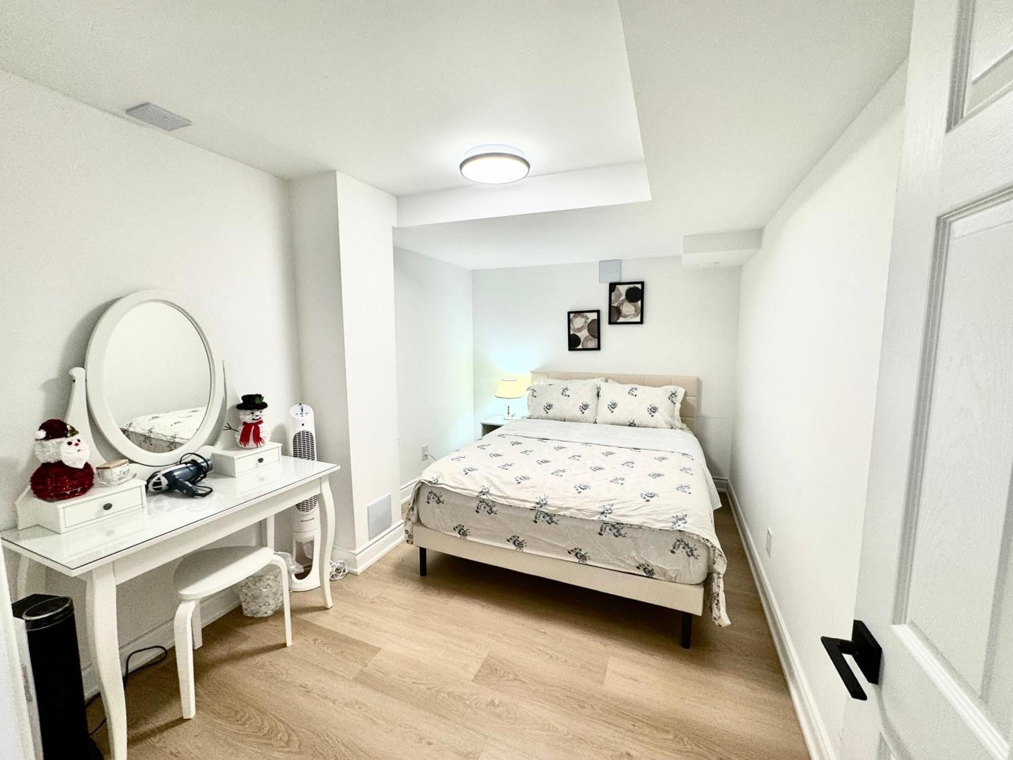 Cozy, Brand-New, 2Bdr,Walkout Apt, Free Parking Ричмънд Хил Екстериор снимка